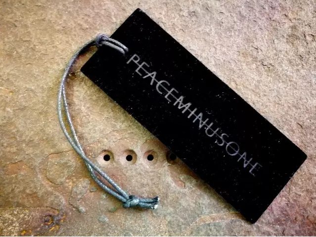 服裝吊牌生產(chǎn)廠家-廣州駿業(yè)包裝實(shí)業(yè)有限公司 服裝吊牌生產(chǎn)廠家