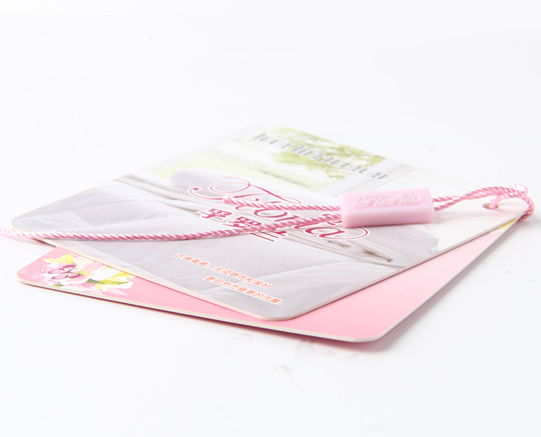 t恤吊牌在定做中,挑戰著色力的中性灰 t恤吊牌在定做中,挑戰著色力的中性灰