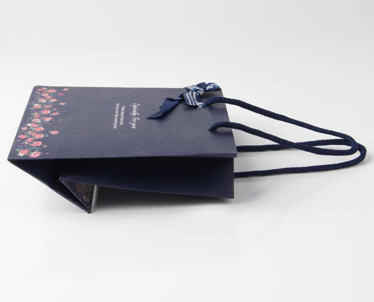 衣服禮品袋如果定做的時(shí)候想油墨干燥加快就需要這樣 衣服禮品袋如果定做的時(shí)候想油墨干燥加快就需要這樣