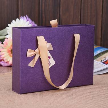 2018不知道手拎紙袋定做什么顏色，不防考慮霸氣十足的紫色！