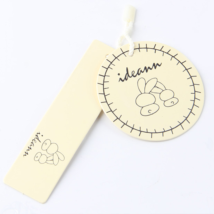 服裝的吊牌該怎么設計？問問生產廠家的設計師更靠譜