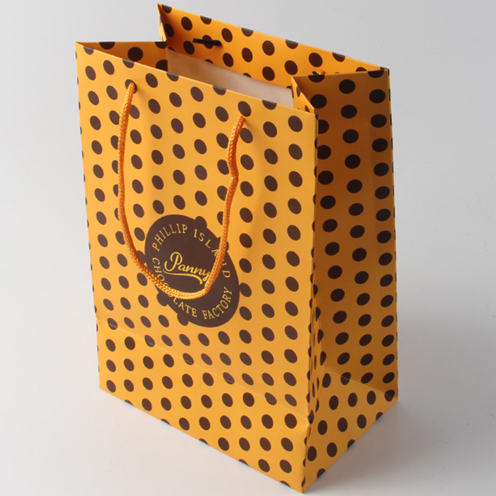 相機紙袋生產(chǎn)廠家的業(yè)務同事當時就&ldquo;O&rdquo;嘴了