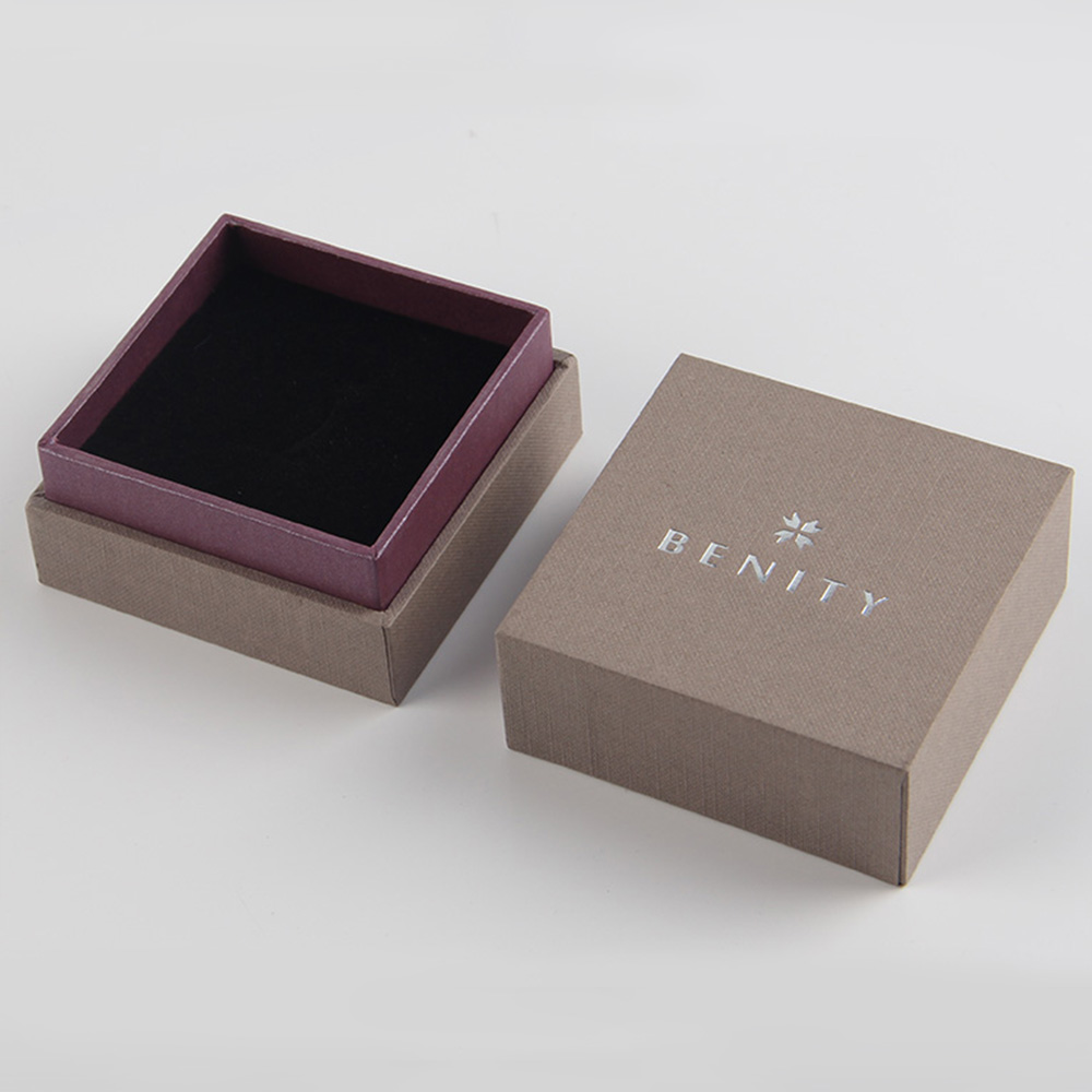 珠寶禮品盒定制選擇抽屜還是膠胚翻蓋不妨看看這些對(duì)比 珠寶禮品盒定制選擇抽屜還是膠胚翻蓋不妨看看這些對(duì)比