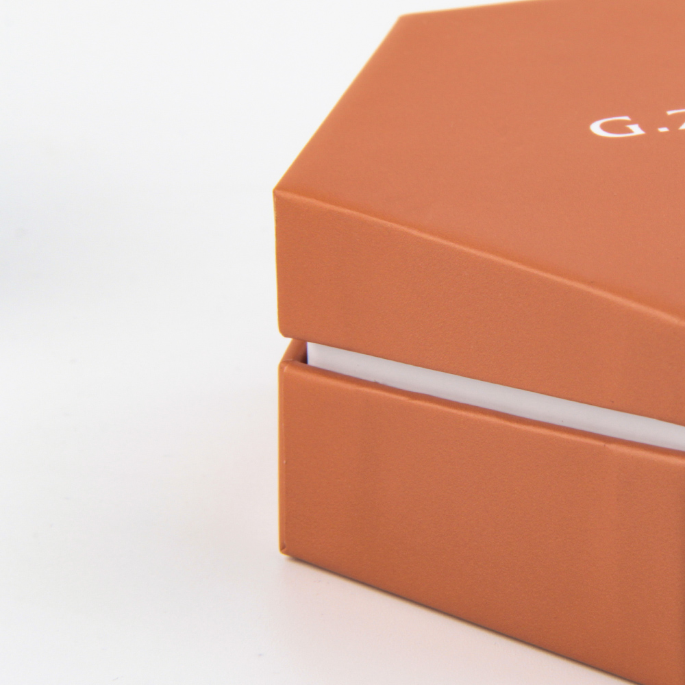 六角形珠寶首飾盒對比傳統(tǒng)抽屜盒優(yōu)勢有什么？